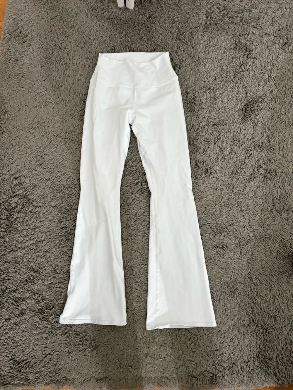 Alo airlift 7/8 white bootcut leggings